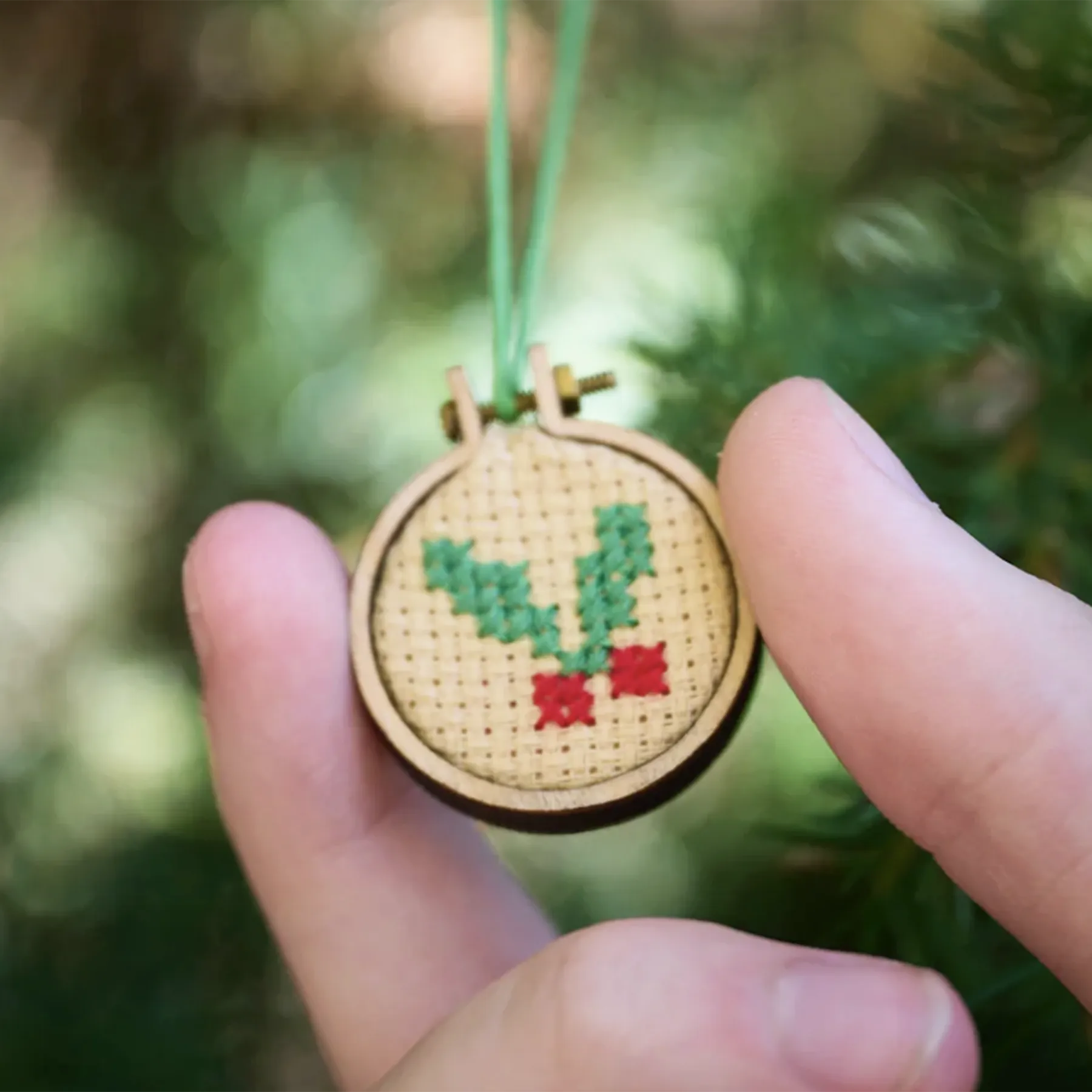 Christmas Mini Cross Stitch Bauble Kit