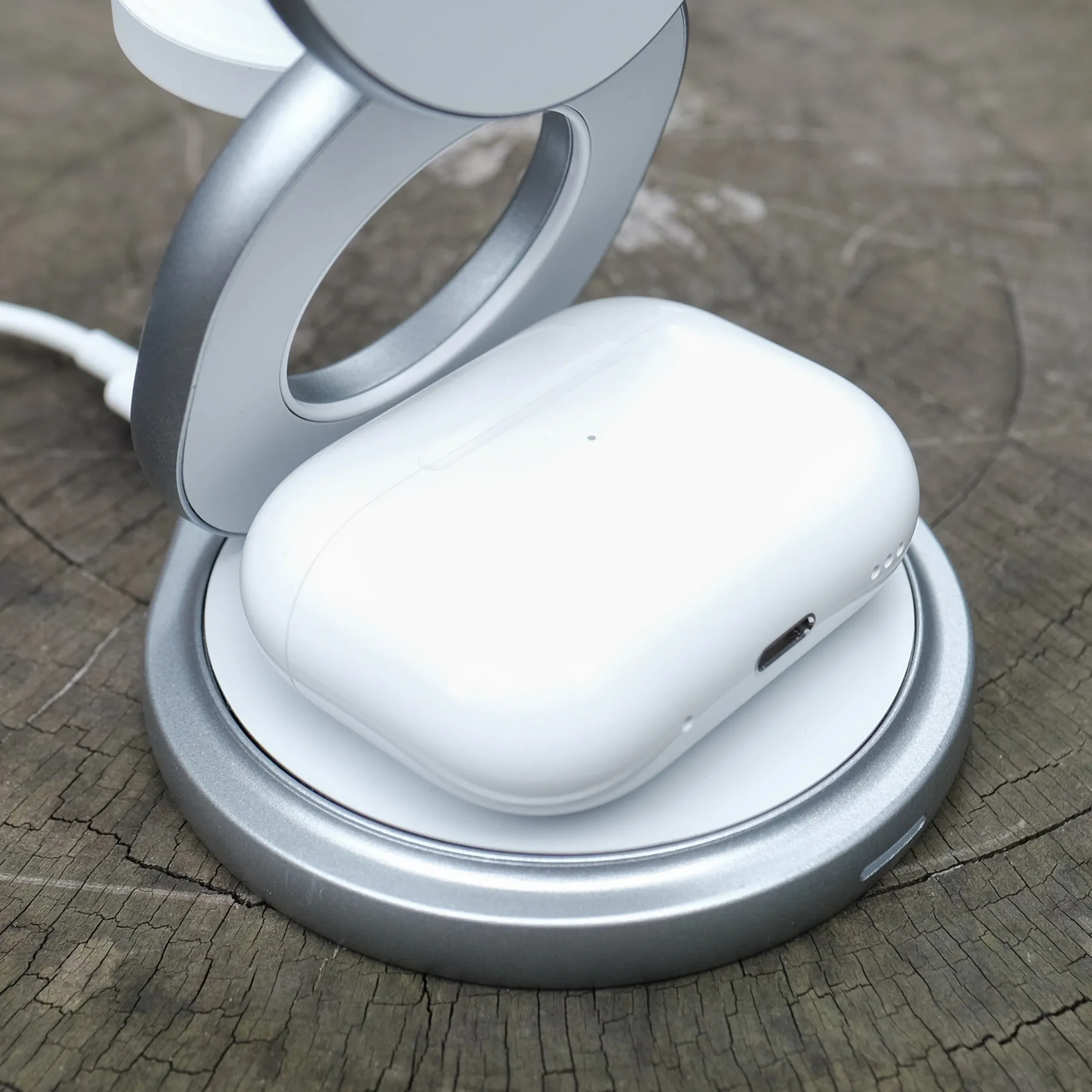 The Nexus 3-in-1 Wireless MagSafe Charger